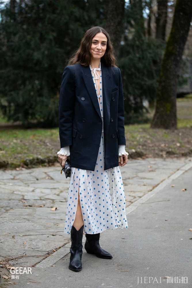 学米兰时装周潮人街拍，让你穿白色系衣服不单调