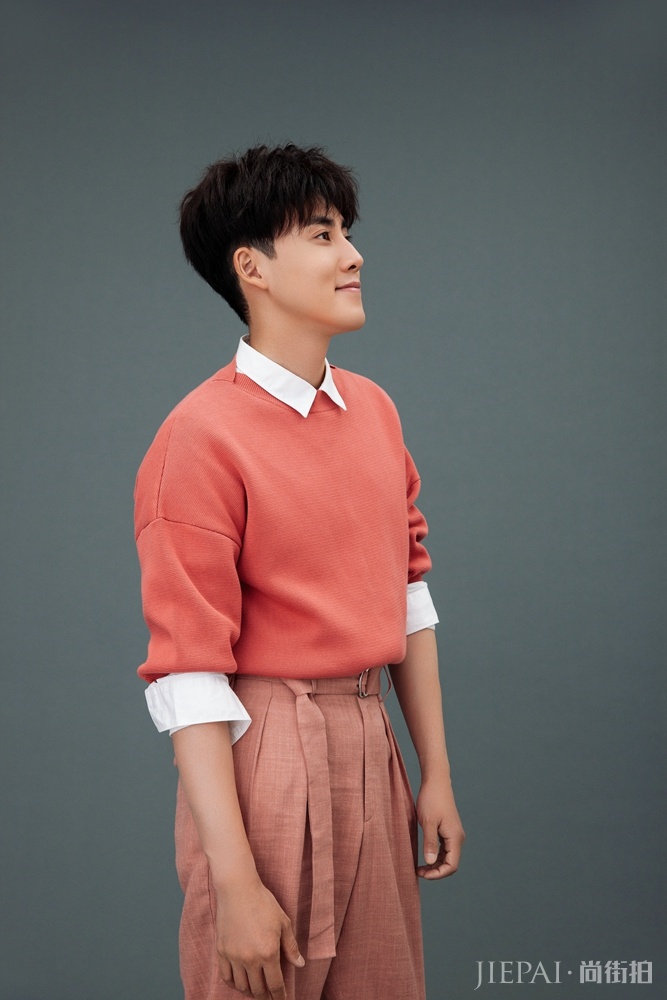 张睿活力粉色大片曝光 浅笑优雅暖春来袭