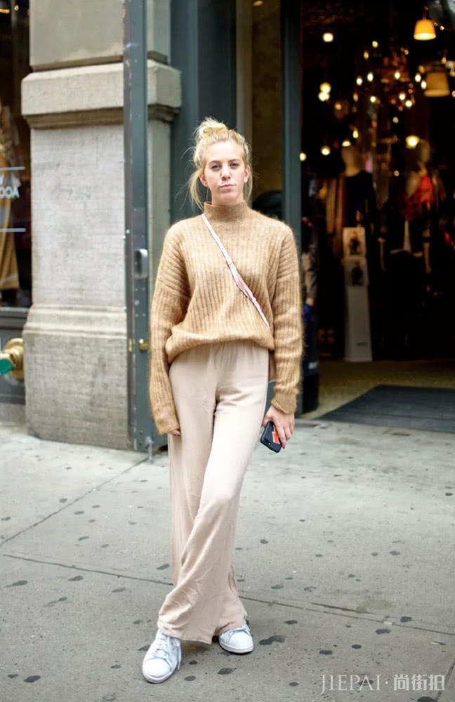 想做有气质的时髦精?那就用驼色毛衣把你变的又美又吸睛吧