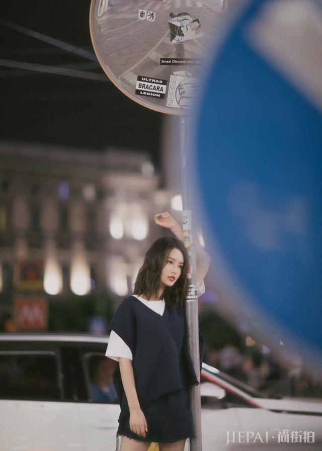 李沁隔着屏幕都能感受到VB呢的美,你说你得多会穿!