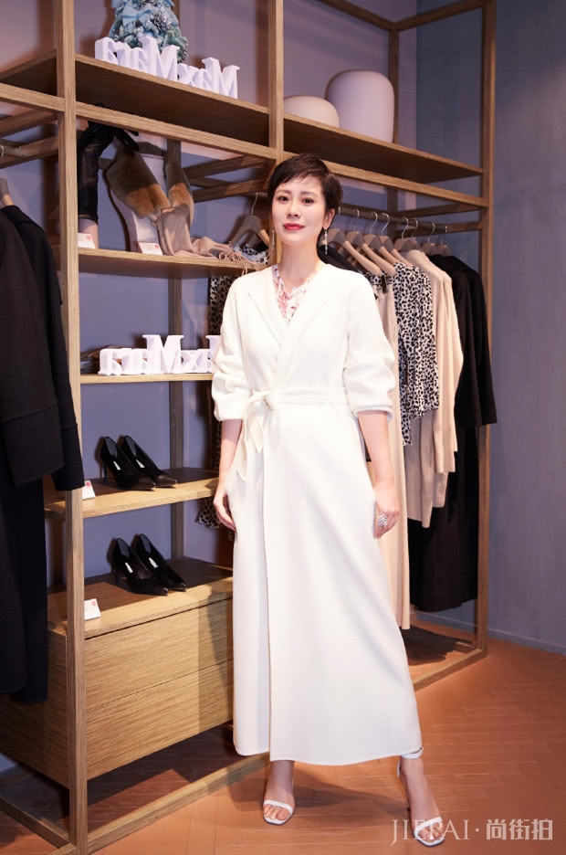 2019春季用这3款白色外套,让你穿出优雅白色女性美