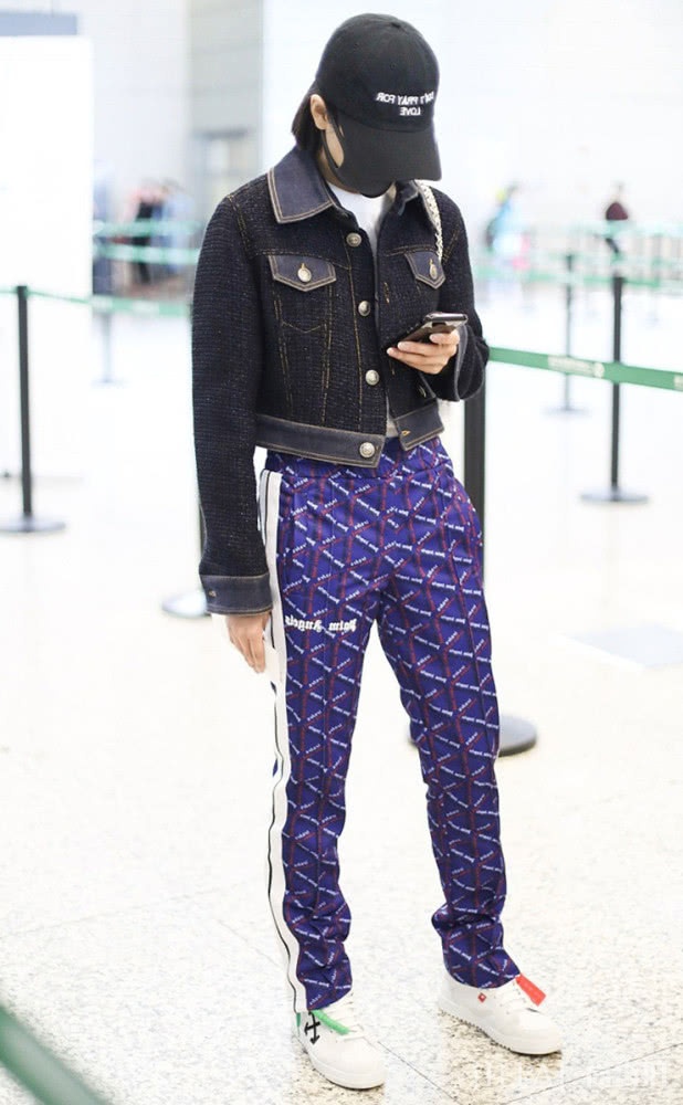 春季穿一件漂亮的牛仔外套，提升气质更显品味