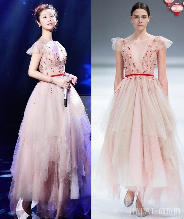 林心如丸子头,一袭粉色纱裙亮相春晚
