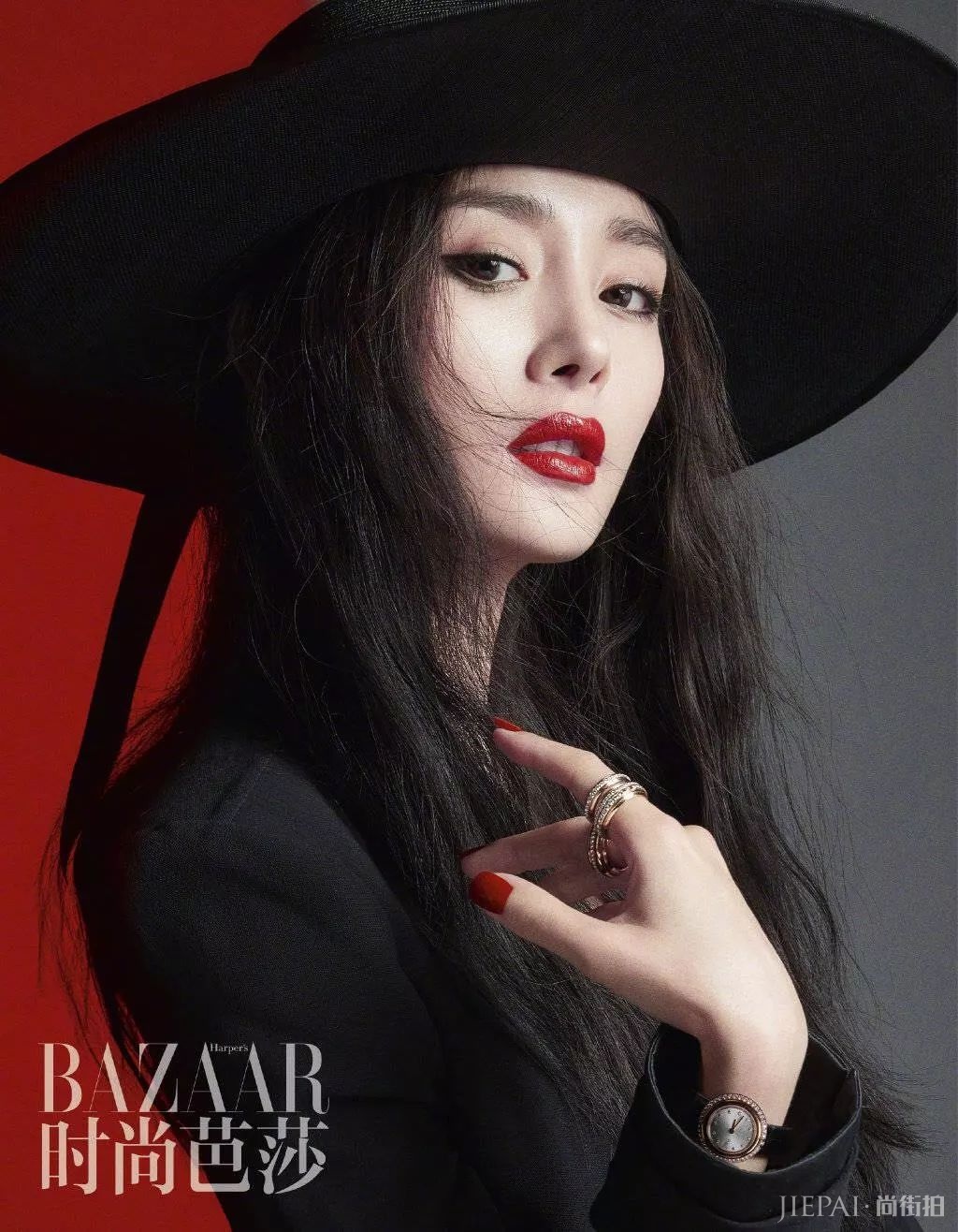 杨幂抹胸裙露脐装身材太好,大片好像仙女下凡!