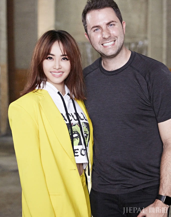 蔡依林保鲜的颜值和有范的穿搭，意外看着很美