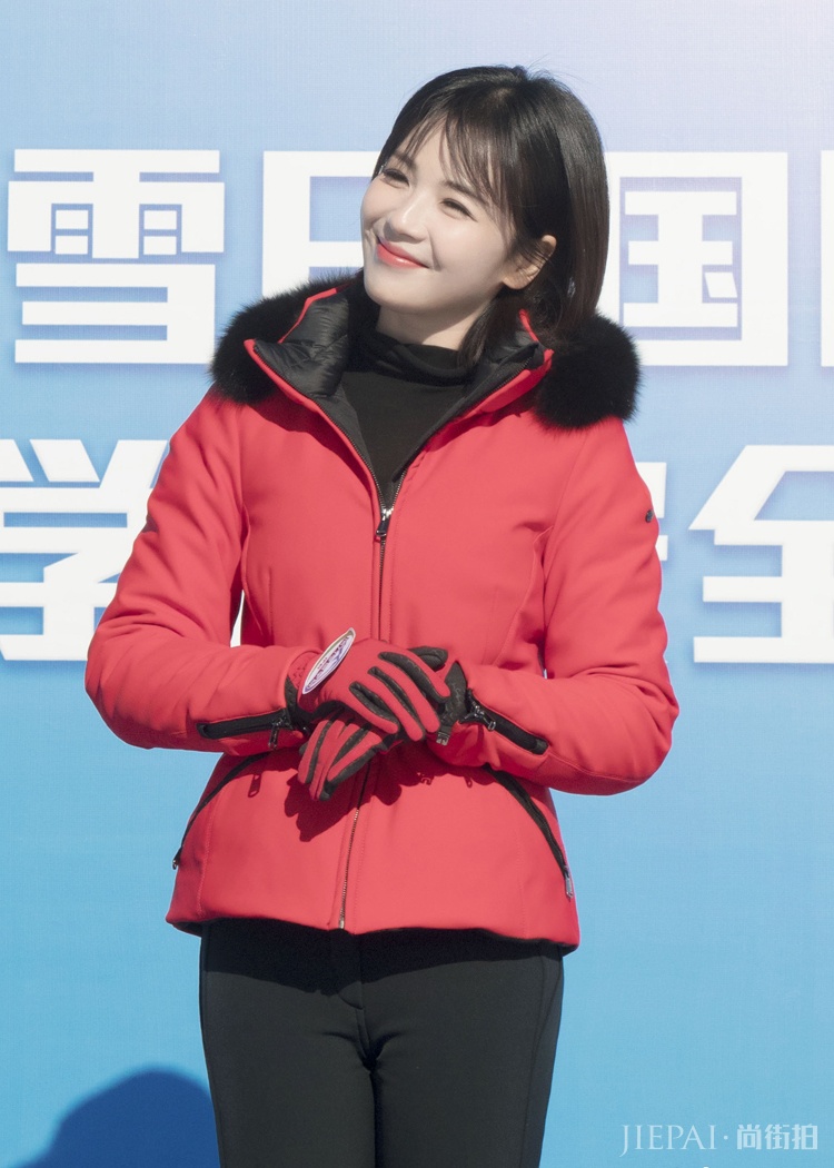 刘涛夹克配牛仔裤解锁新风格，更美了！