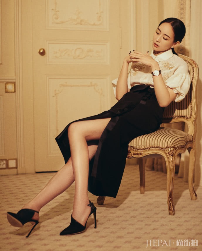 张钧甯个子高脚很小,三角形的高跟鞋都能塞进去