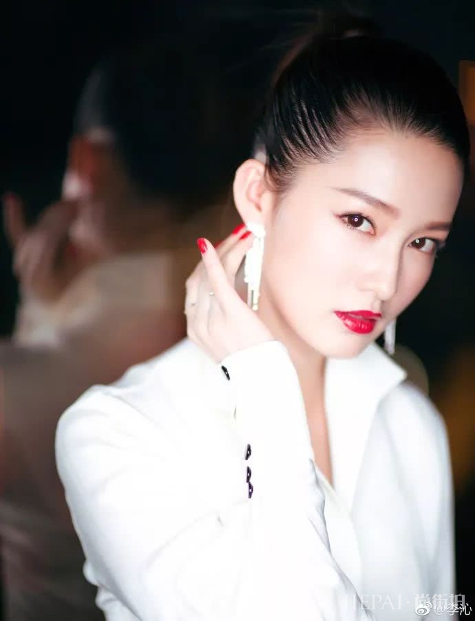 干货!用上衣+口红,配对颜色很漂亮