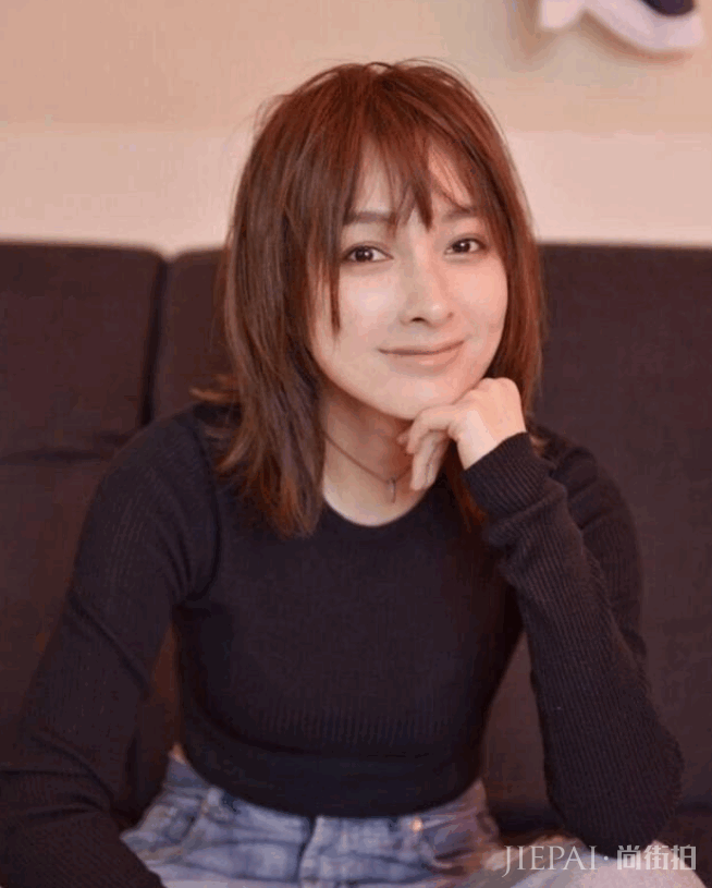 “法式刘海”，随性慵懒，特别适合脸大的女生