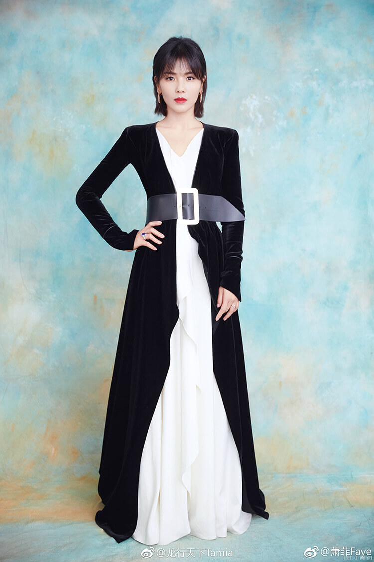 刘涛夹克配牛仔裤解锁新风格，更美了！