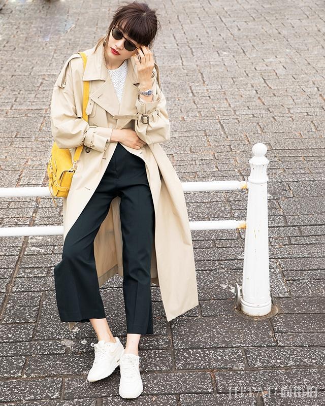 葛优大爷时尚嗅觉灵敏 长款风衣今年会火