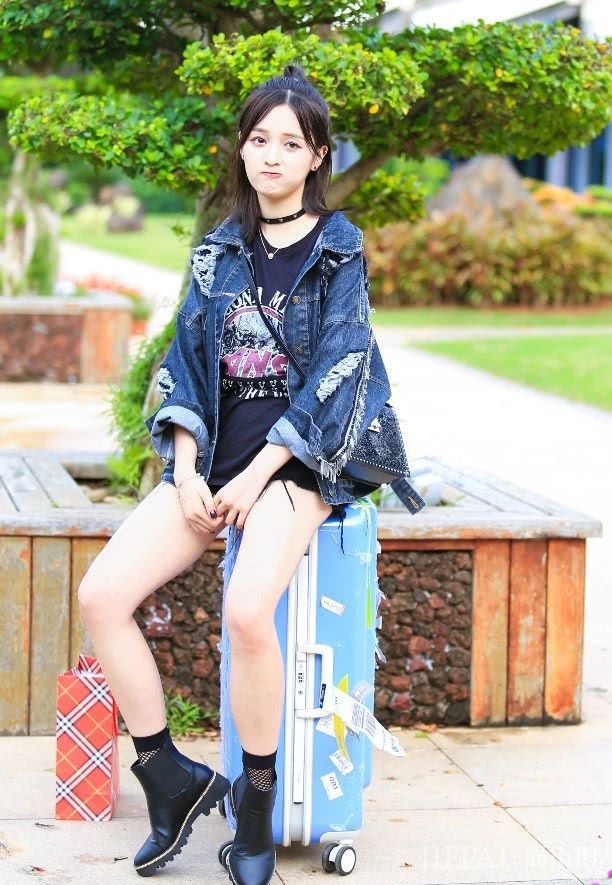 吴宣仪“鳞片裙”都能穿出甜美气息，给跪了！