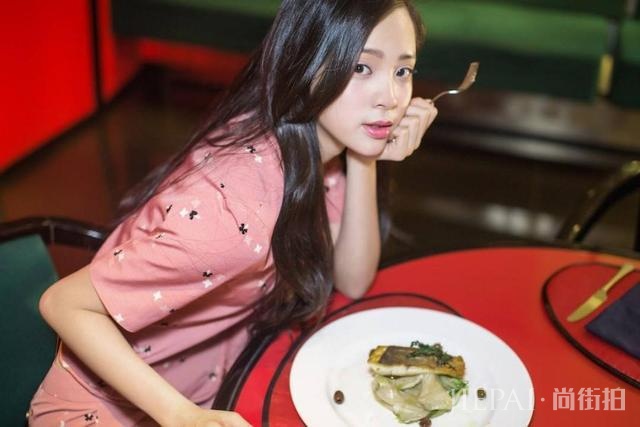 蒋欣减肥成功瘦成巴掌脸，换个发型美到认不出来！