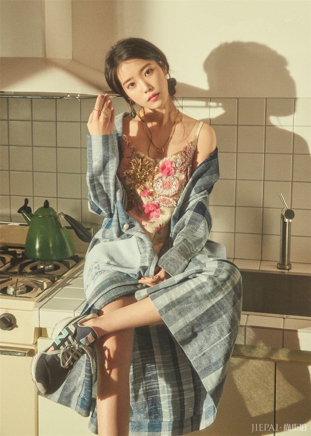 国民妹妹李知恩不光有盛世美颜，私服造型更是女生模范！