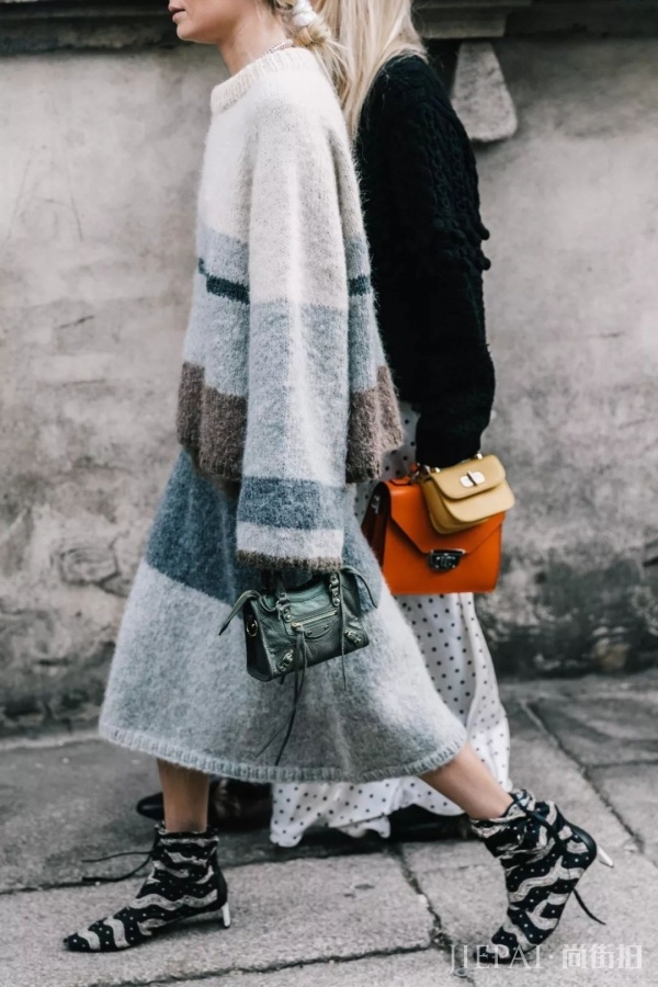 毛衣+半裙，早春这样穿再温柔不过了