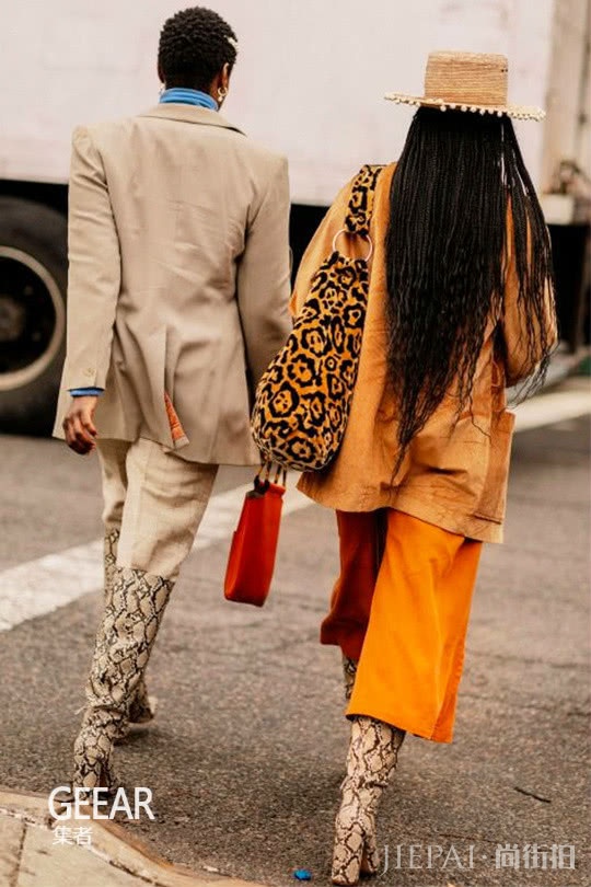 纽约时装周街拍合集！看2019年最受欢迎的流行靴款吧