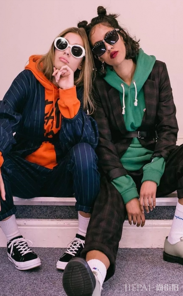 卫衣搭配外套 穿出层层叠叠时尚运动风