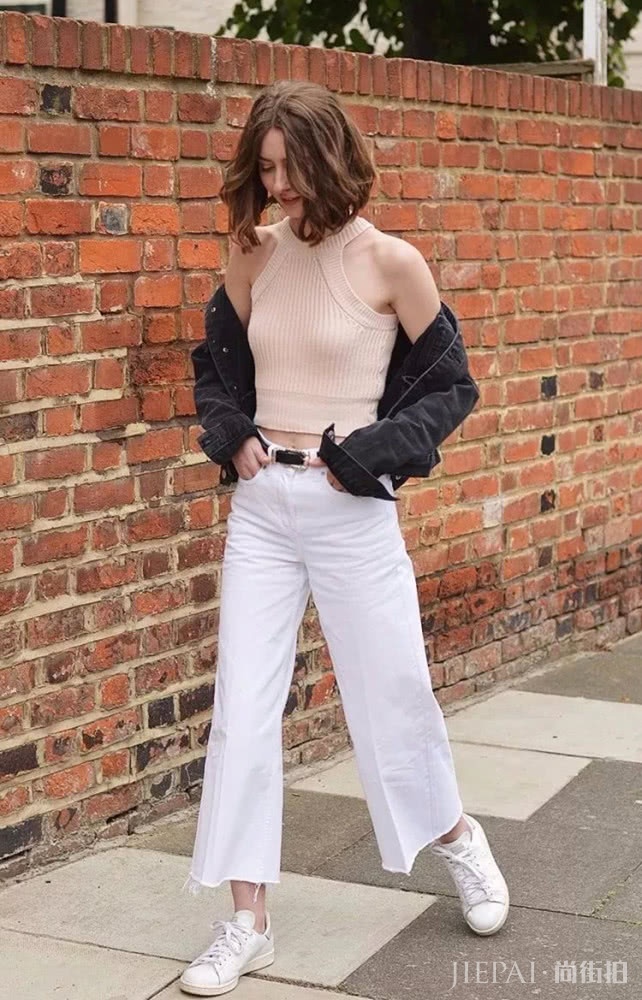 初春用九分裤+小白鞋打扮自己，时尚又有气场