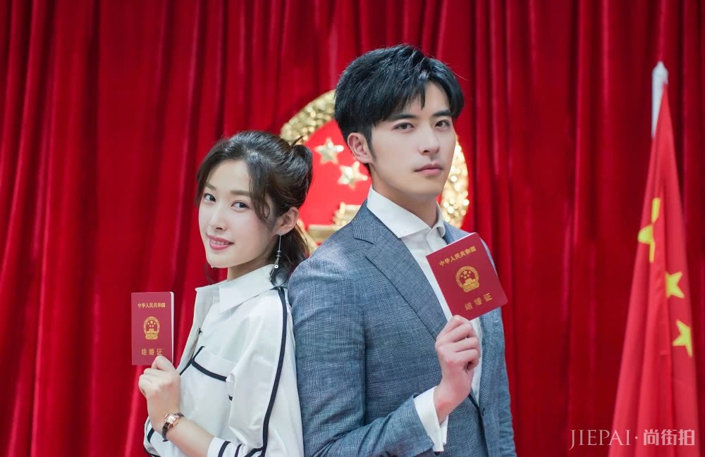 王双的私服穿搭居然这么好看,绿色毛衣时尚又清新