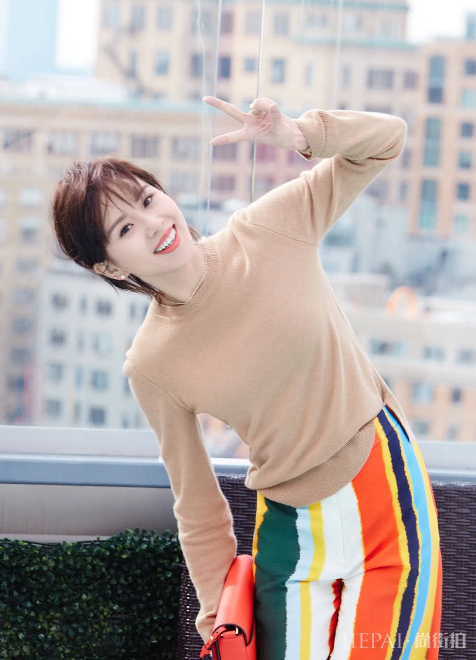 刘诗诗的裤子是放在染缸里染过吗？