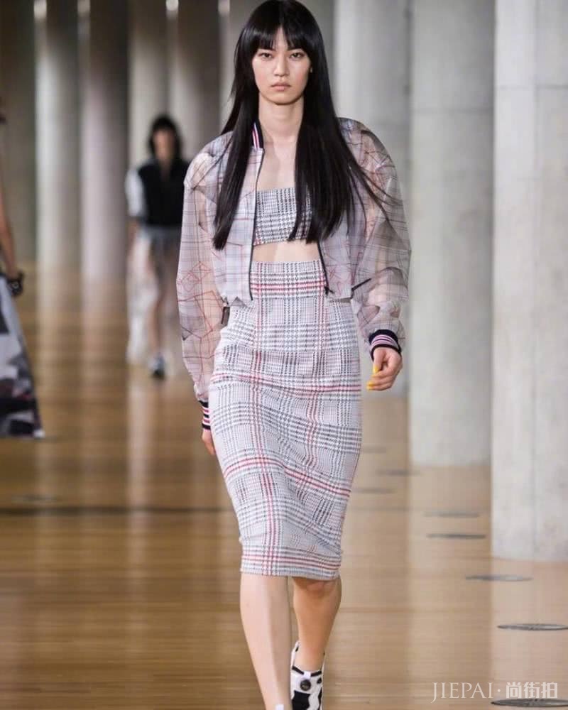 江原美希凭高级颜值圈粉无数,被称为女版小栗旬