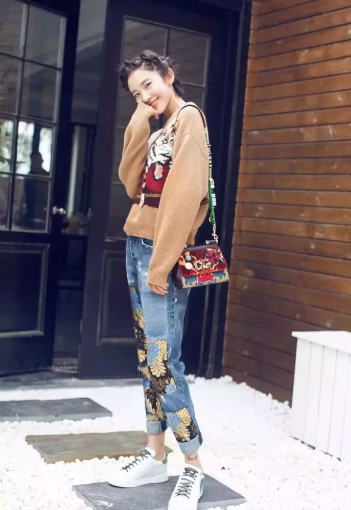 2019年开春最火的一条裤子,半个娱乐圈女明星都在穿