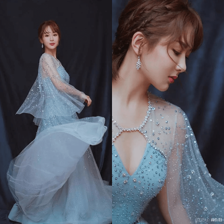 杨紫扎小辫穿撞色条纹衫气质清新甜美