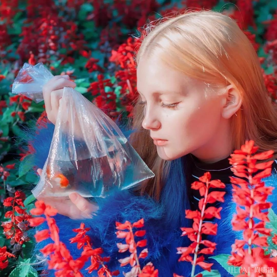 你这辈子不敢染的发色，她全都帮你试了一遍！