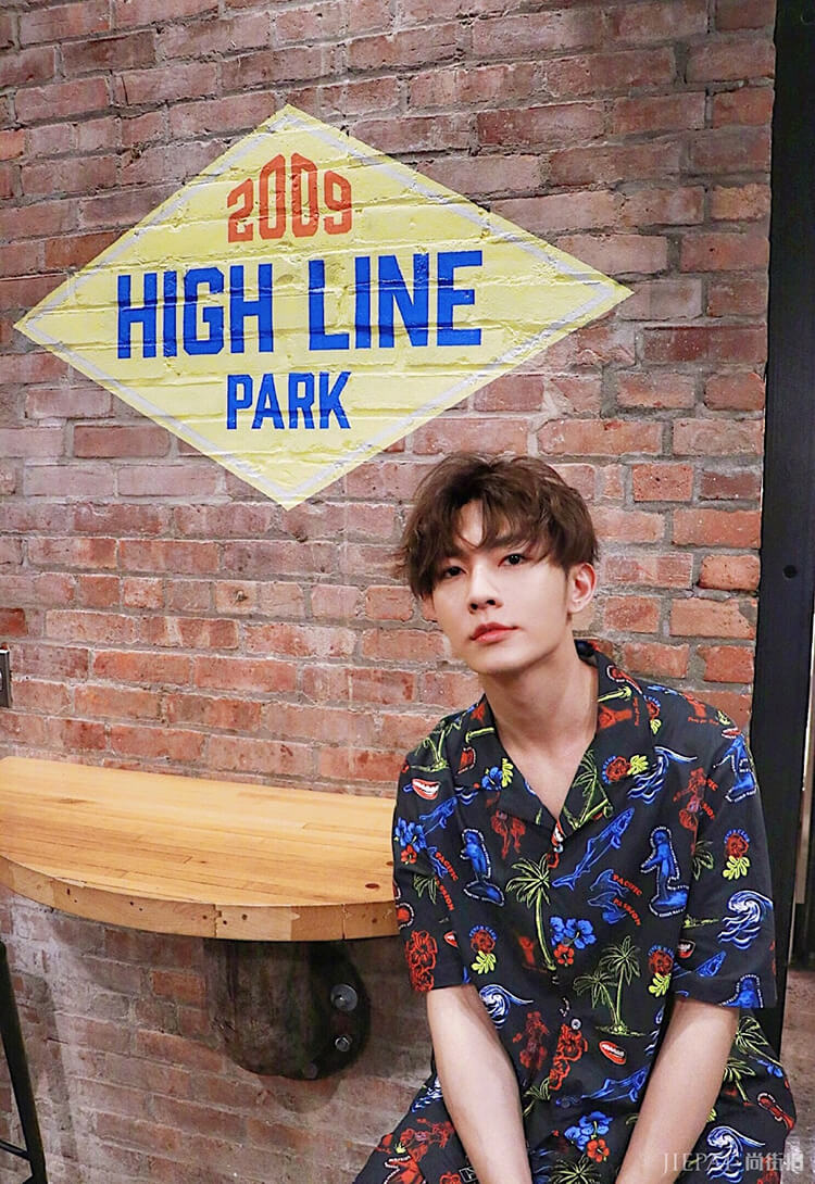 炎亚纶的2019街拍写真！