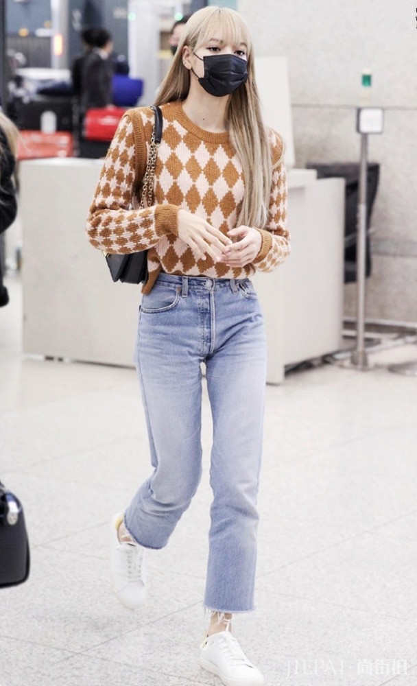 想做有气质的时髦精?那就用驼色毛衣把你变的又美又吸睛吧