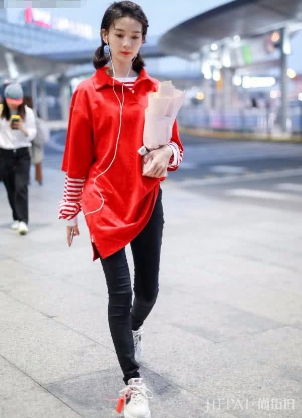 陈瑶一身红衣出席活动,美成全场焦点