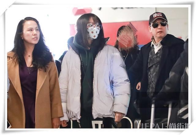 郑爽一家三口现机场!