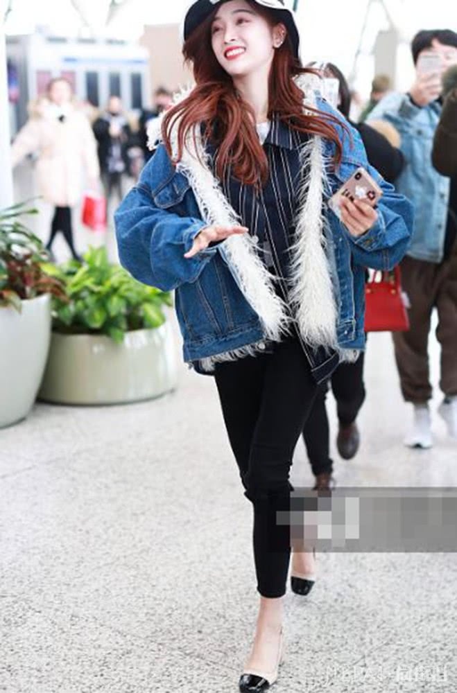“牛仔女郎”吴宣仪光脚穿凉鞋却让人心疼