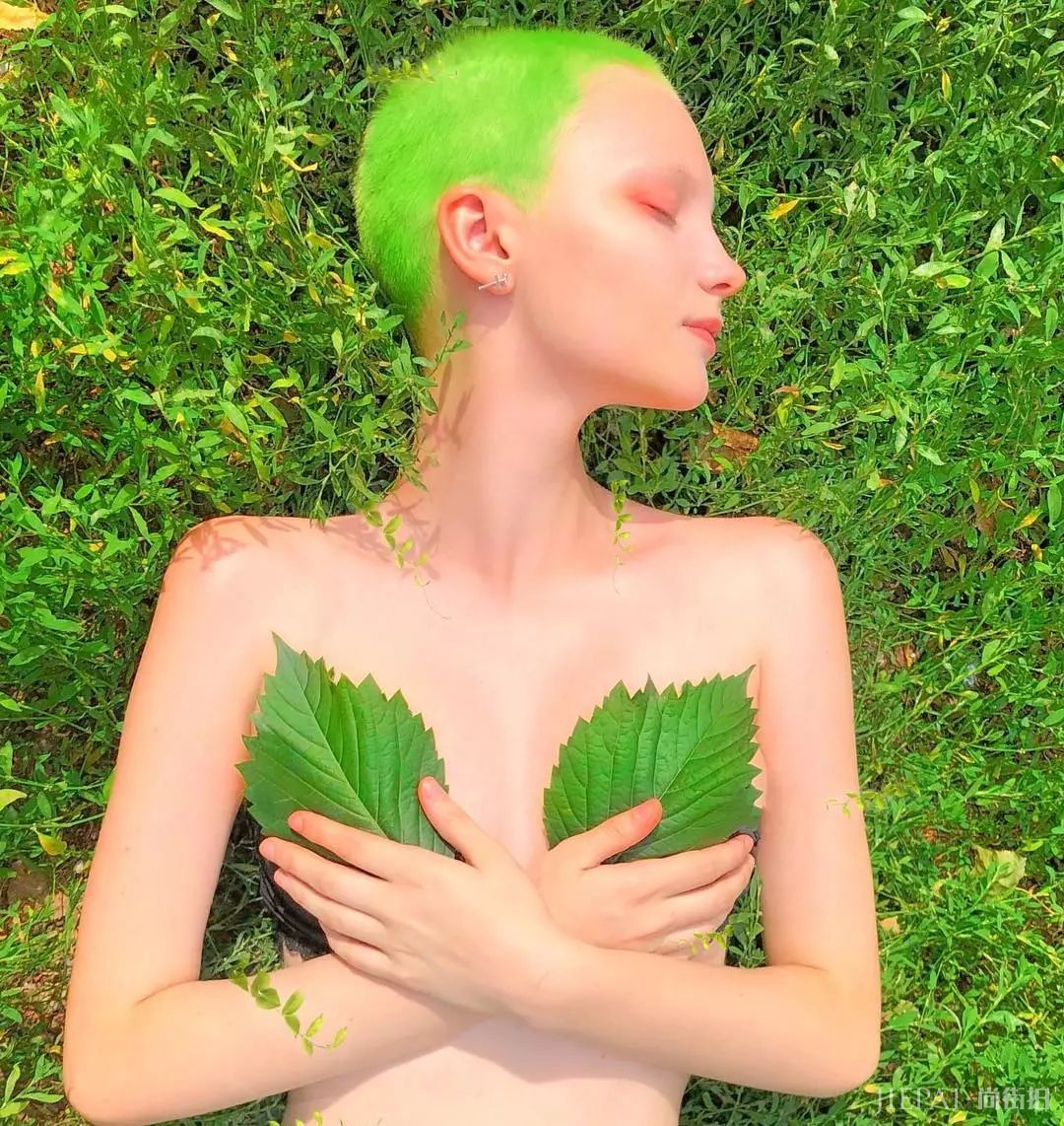 你这辈子不敢染的发色，她全都帮你试了一遍！