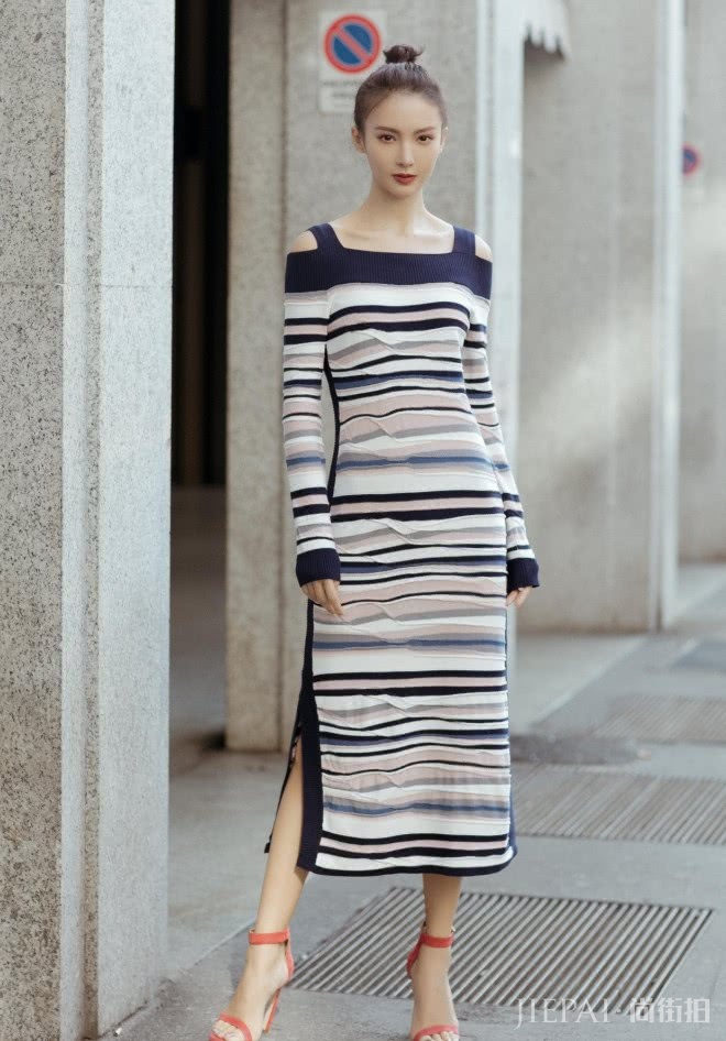 金晨身穿条纹长裙优雅又显高,超模气场十足!