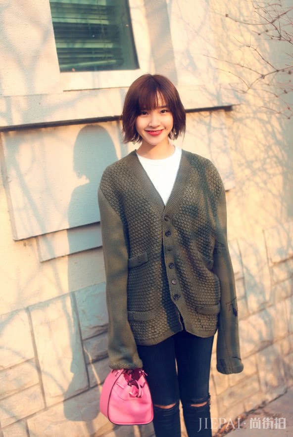 唐艺昕这样的拉丝牛仔裤才够潮,碾压众人