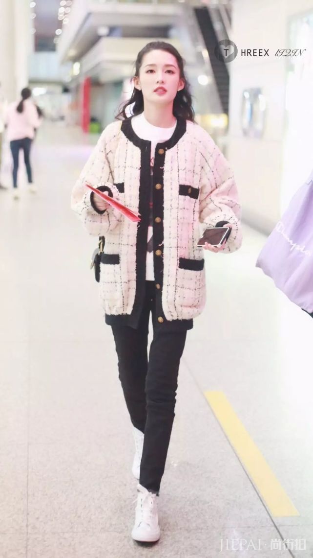 李沁“透视裙”配毛T恤现参加节目,网友直呼仙女下凡!
