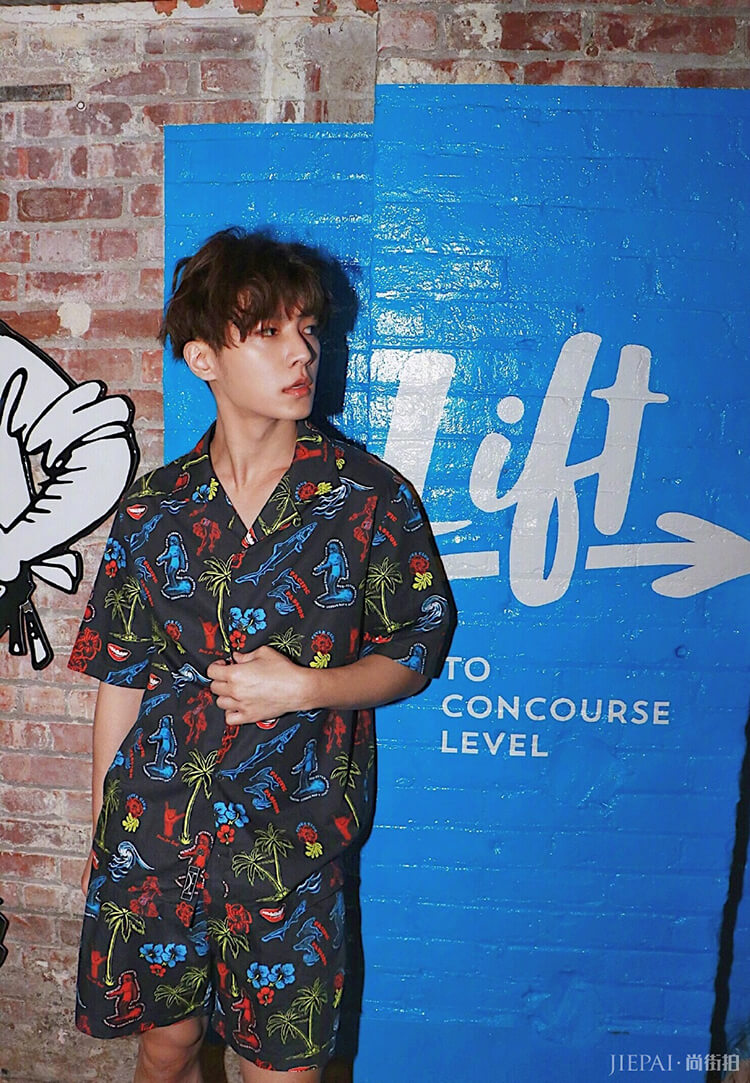 炎亚纶的2019街拍写真！