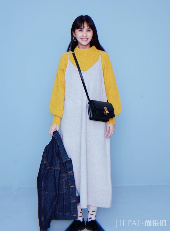 杨丞琳白色吊带裙可爱满分,还能百搭又显瘦!