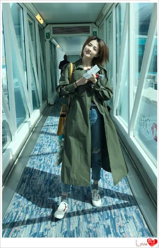 徐璐公主编发配蕾丝裙美炸了，大腮帮子方脸太有范儿