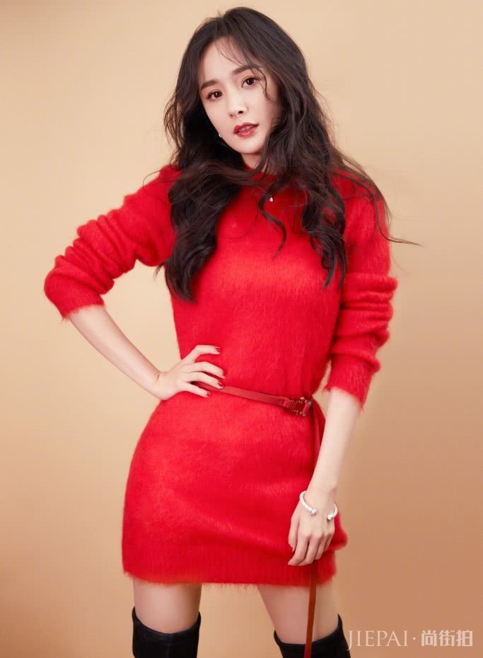 杨幂将男士大衣当裙穿，散发无尽魅力