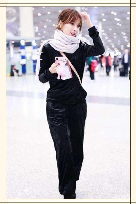 吴昕针织裙叠穿花衬衫文艺个性,穿出无尽高级感