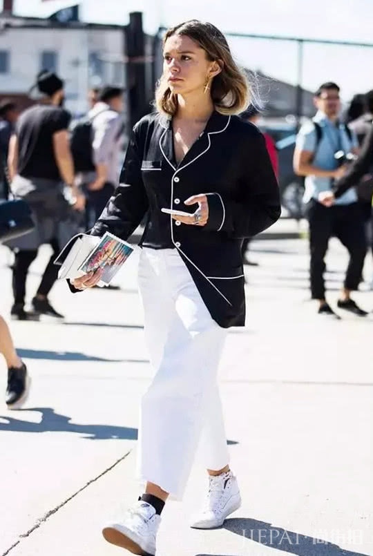 开春第一双鞋，我选择人气款小白鞋，做百变搭配女王