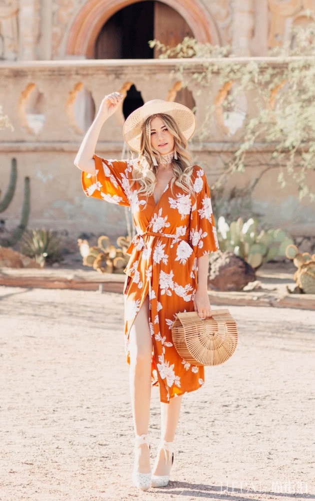 印花裙扮靓走到哪里都被夸好看!