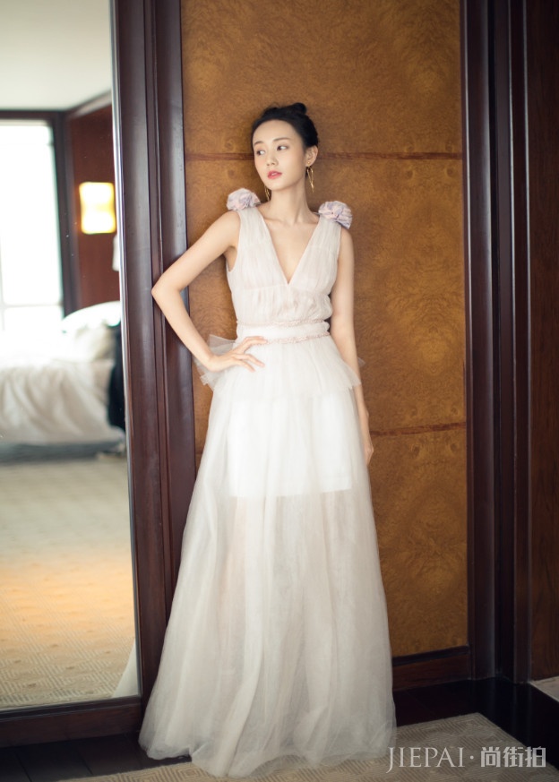 李一桐三件衣服拼成一件？这样竟然也很美！