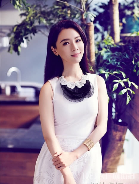 陈数剪款波波头,“鹅蛋脸”变成了“瓜子脸”,意外的很时尚