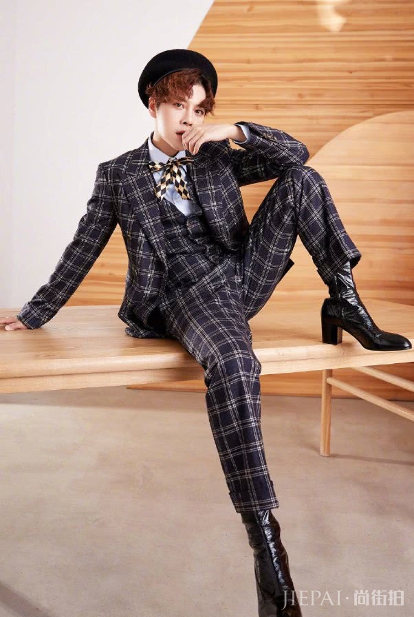 徐海乔多变风格尽显熟男气质!