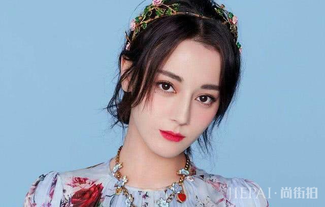 迪丽热巴数度拿冠,好身材和时尚穿搭加分满满