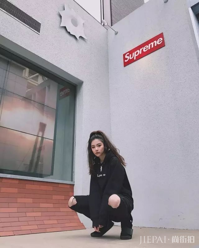 这个拥有性感猫嘴和大长腿的小姐姐，看一眼就忘不了！！