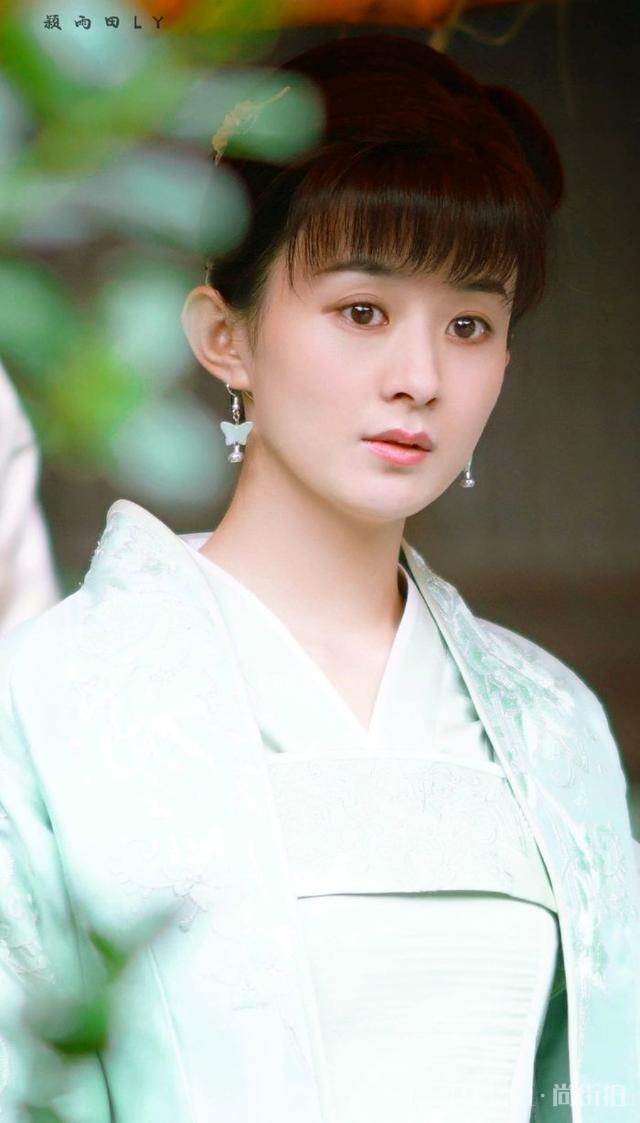 掀起刘海挽起头发显脸小，赵丽颖的发际线功不可没呀